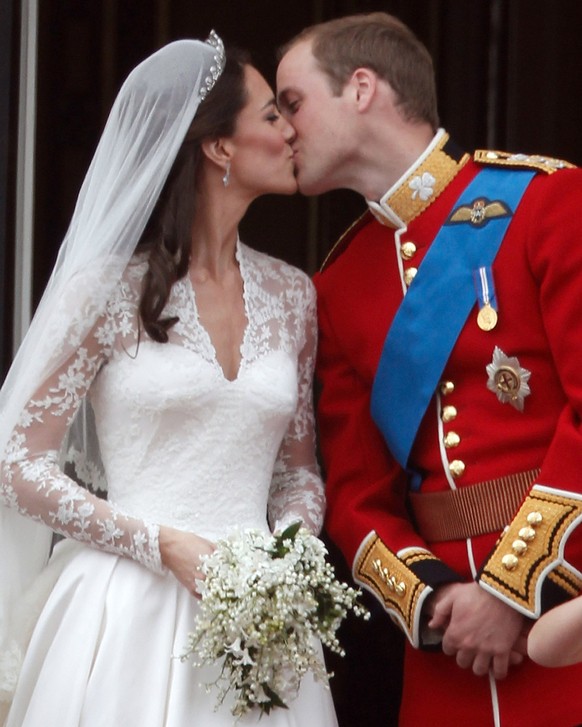 LONDON, ENGLAND - APRIL 29: TRH Catherine, Duchess of Cambridge and Prince William, Duke of Cambridge kiss on the balcony at Buckingham Palace on April 29, 2011 in London, England. The marriage of the ...