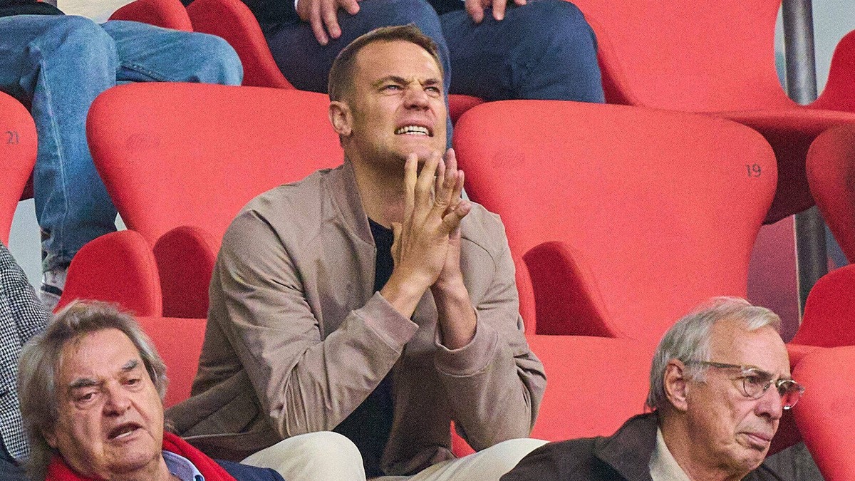 Manuel NEUER, goalkeeper FCB 1 at 5-2 goal in the match FC BAYERN MÜNCHEN - 1. FSV MAINZ 05 1.German Football League on Oct 29, 2022 in Munich, Germany. Season 2022/2023, matchday 12, 1.Bundesliga, FC ...