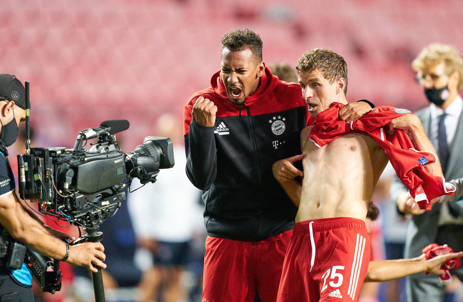 Final Football UEFA Champions League FC BAYERN MUENCHEN - PARIS SAINT GERMAIN PSG 1-0 Lisbon, Lissabon, Portugal, 23rd August 2020. Jerome BOATENG FCB 17 Thomas MUELLER, MÜLLER, FCB 25 team FCB win th ...