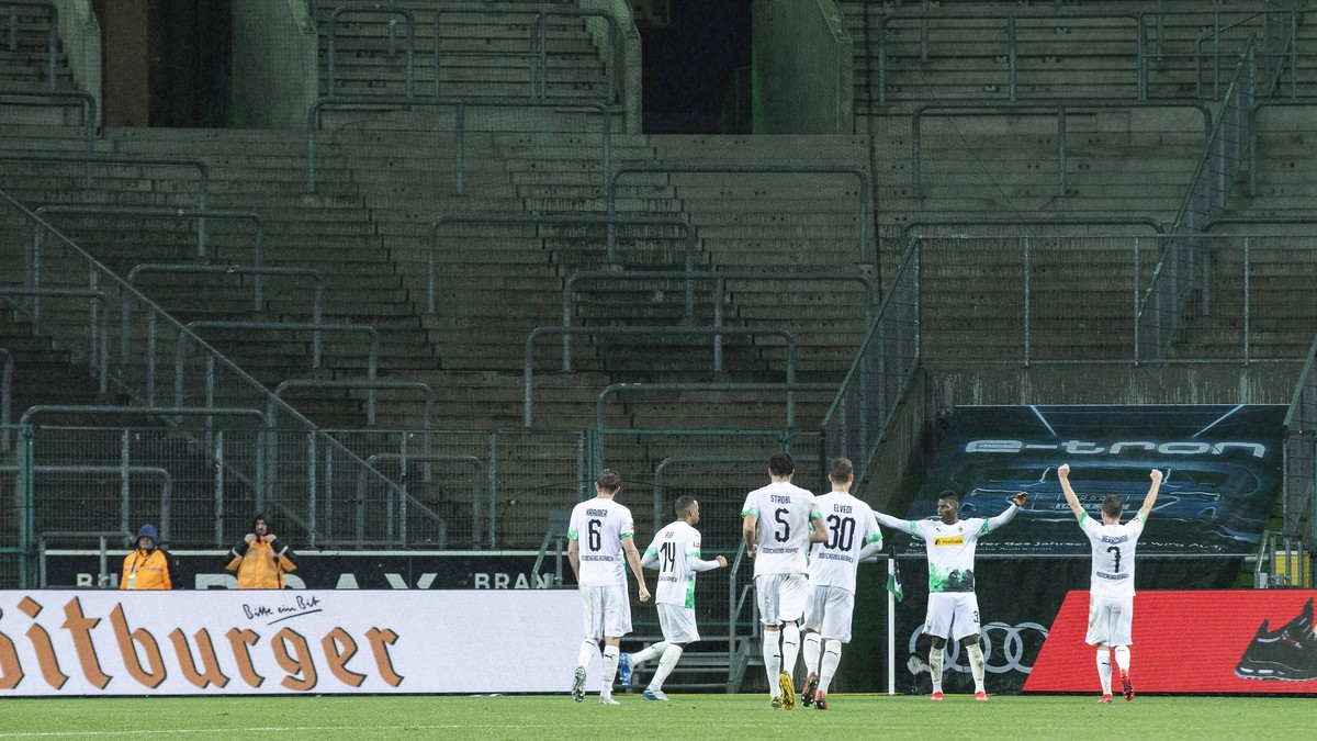 Die jubelnden Gladbacher im Rheinderby: Kommen zum bisher einzigen Corona-Geisterspiel der Bundesliga noch weitere hinzu?