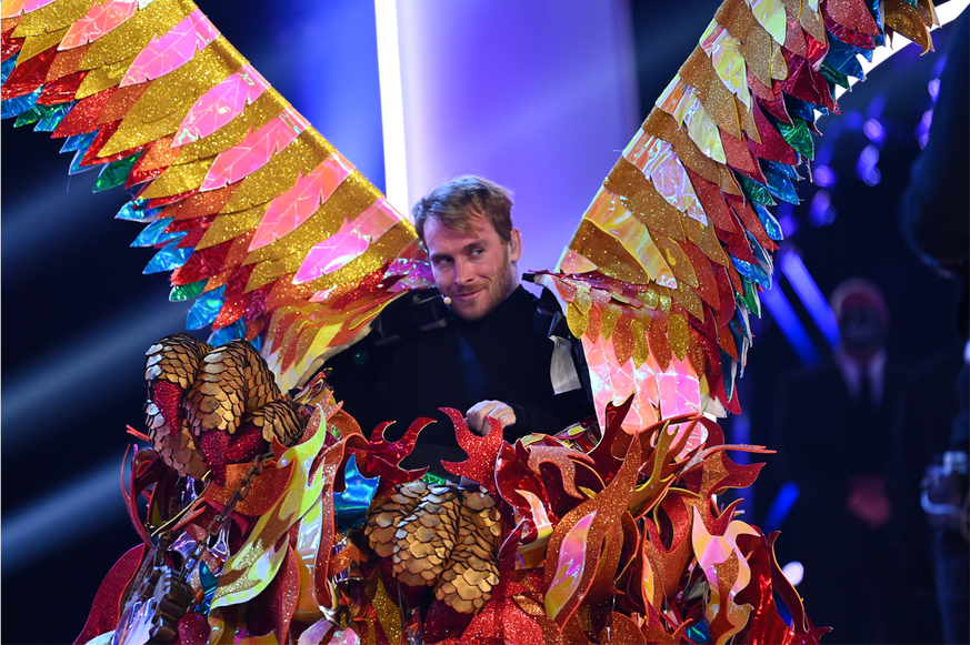 Schauspieler und Autor Samuel Koch steckte bei "The Masked Singer" im Phoenix-Kostüm.