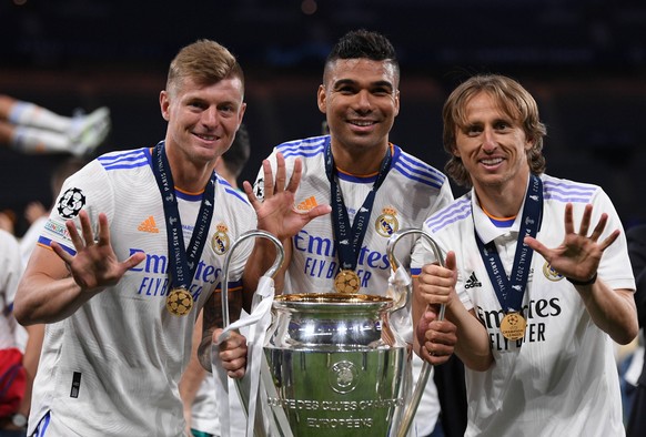France Soccer Champions League Liverpool - Real Madrid 8203201 29.05.2022 From left, Real s Toni Kroos, Casemiro and Luka Modri celebrate winning the Champions League during the awarding ceremony afte ...