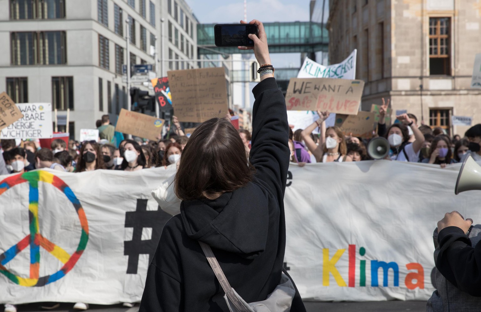 March 25, 2022, Berlin, Germany: Protesters took to the streets in Berlin on March 25, 2022, to call for urgent action on climate change. The colorful climate demonstration in Berlin brought out prote ...