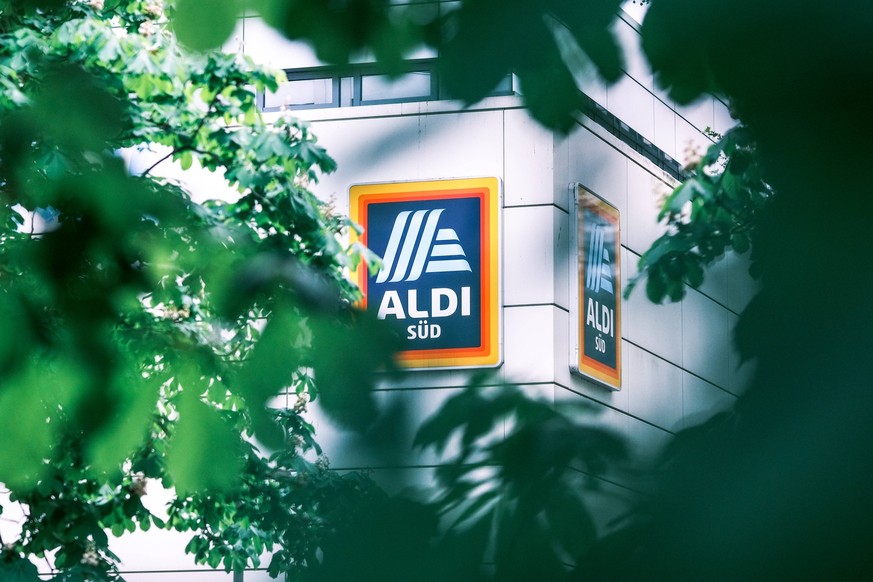 Düsseldorf 08.05.2023 Aldi Süd Lebensmitteldiscounter Supermarkt Düsseldorf Nordrhein-Westfalen Deutschland *** Dusseldorf 08 05 2023 Aldi Süd discount supermarket Dusseldorf North Rhine Westphalia Ge ...