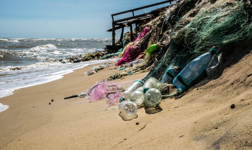 Plastikmüll ist in den USA ein großes Problem. In Kalifornien wurde jetzt ein Gesetz verabschiedet, dass den Plastikmüll deutlich reduzieren soll.