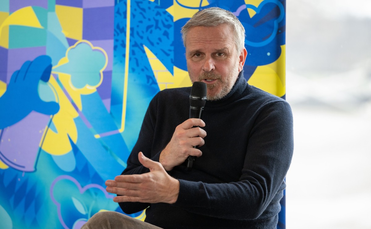 01.04.2025, Bayern, M�nchen: Dietmar &quot;Didi&quot; Hamann, ehemaliger Fu�baller, nimmt an einer Pressekonferenz zum Stand der Vorbereitungen f�r das Champions League Finale am 31.05.2025 in M�nchen ...