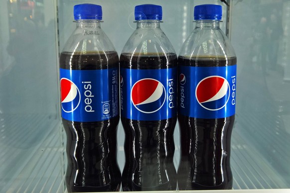 Pepsi Cola Flasche bzw 0,5 Liter Flaschen *** Pepsi Cola bottle or 0.5 liter bottles