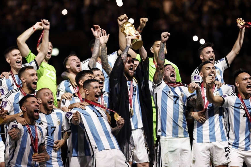 AL DAAYEN - Argentina goalkeeper Franco Armani, Juan Foyth of Argentina, Nicolas Tagliafico of Argentina, Gonzalo Montiel of Argentina, Leandro Daniel Paredes of Argentina, German Pezzella of Argentin ...