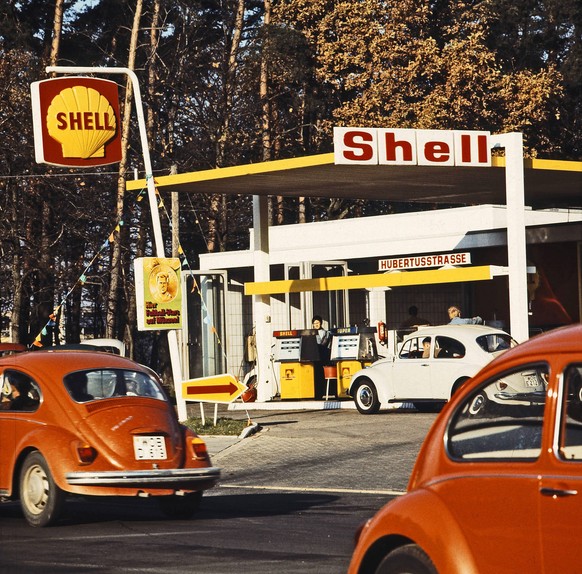 Shell Tankstelle in Wolfsburg am 05.11.1970