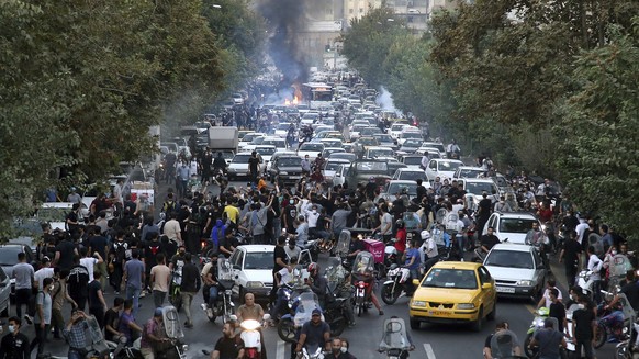 ARCHIV - 21.09.2022, Iran, Tehran: Auf diesem Foto, das von einer nicht bei Associated Press angestellten Person aufgenommen wurde und der AP au