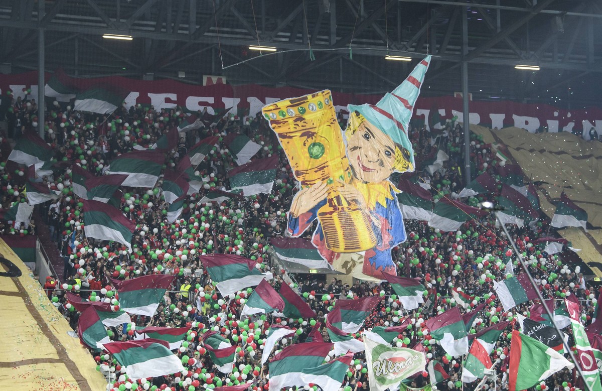 02.04.2019, xkvx, Fussball DFB Pokal 1/4 Finale, FC Augsburg - RB Leipzig emspor, v.l. FC Augsburg Fans / Choreo / Choreografie (DFL/DFB REGULATIONS PROHIBIT ANY USE OF PHOTOGRAPHS as IMAGE SEQUENCES ...