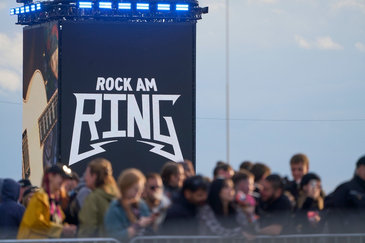06.06.2025, Rheinland-Pfalz, Nürburg: Fans auf dem Festivalgelände des 40. Rock am Ring. (zu dpa: «Linkin Park spielt bei Rock am Ring 2026») Foto: Sascha Ditscher/dpa +++ dpa-Bildfunk +++