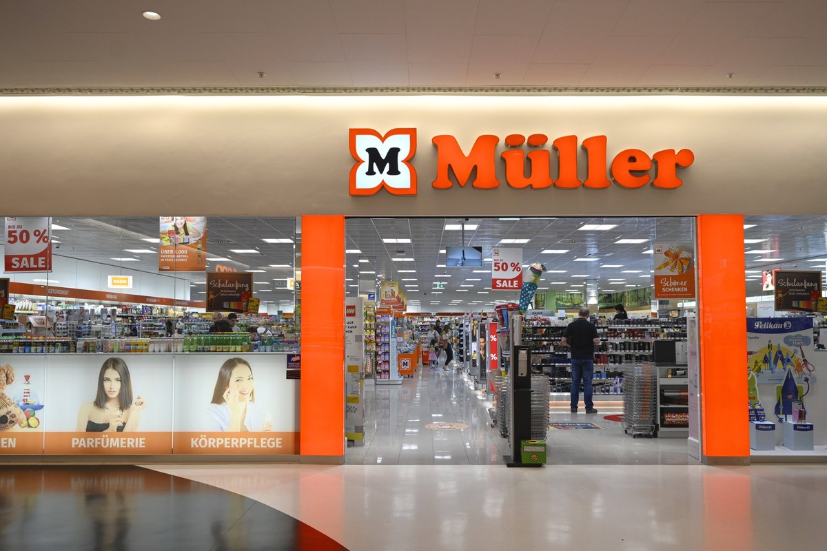 Müller Drogerie Eingang, Schweiz, 22.07.2023 *** Müller drugstore entrance, Switzerland, 22 07 2023 PUBLICATIONxNOTxINxSUI