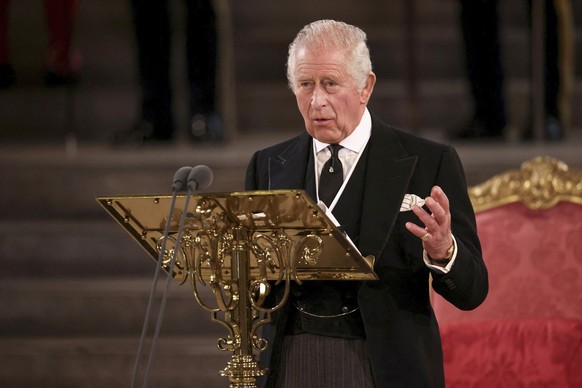 12.09.2022, Gro�britannien, London: K�nig Charles III. h�lt in der Westminster Hall, im Rahmen einer feierlichen Zeremonie zur Beileidsbekundung beider Kammern des britischen Parlaments eine Rede. Fot ...