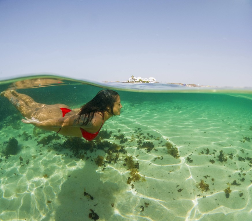 Woman enjoying clear waters near a beach in Fuerteventura Model Released JuanAizpuru_ID19759_586193_013 Copyright: xJuanxAizpurux