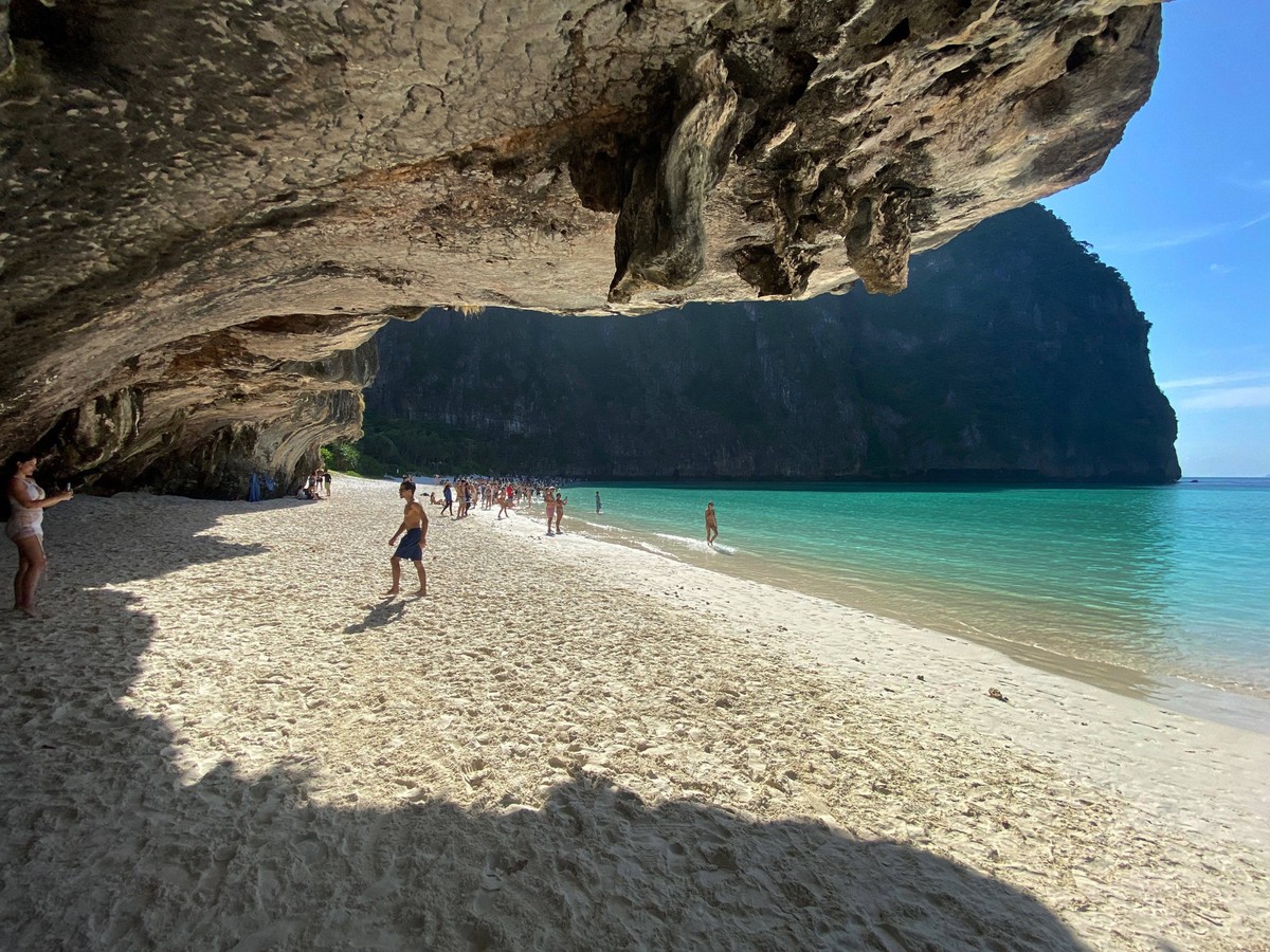 Tourism Killed Thailand s Most Famous Bay Maya Bay, on Ko Phi Phi Leh island of the Phi Phi Archipelago, is famous as the location of the movie The Beach , starring Leonardo DiCaprio. Released in 2000 ...