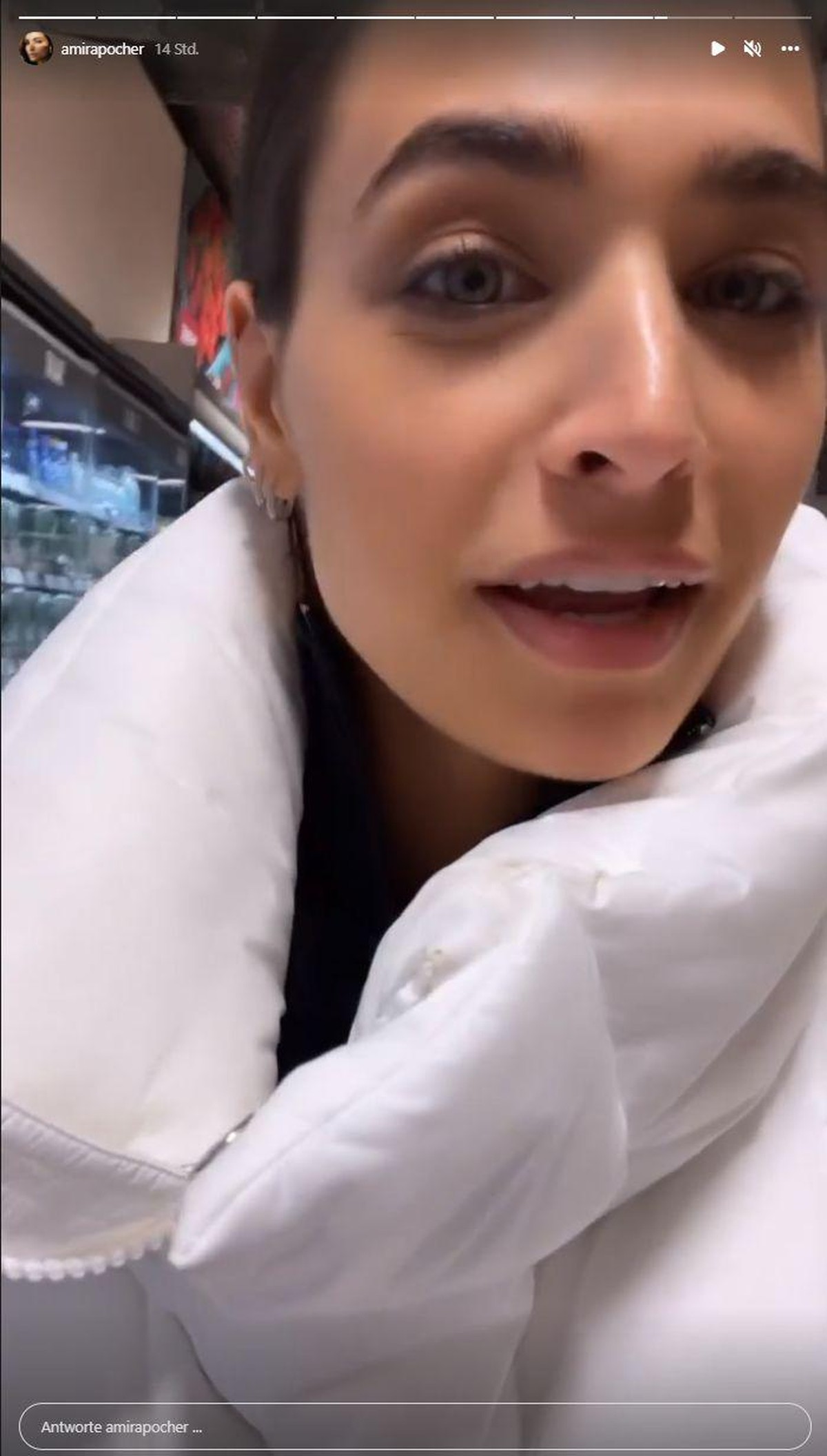 Amira Pocher meldet sich aus dem Supermarkt.