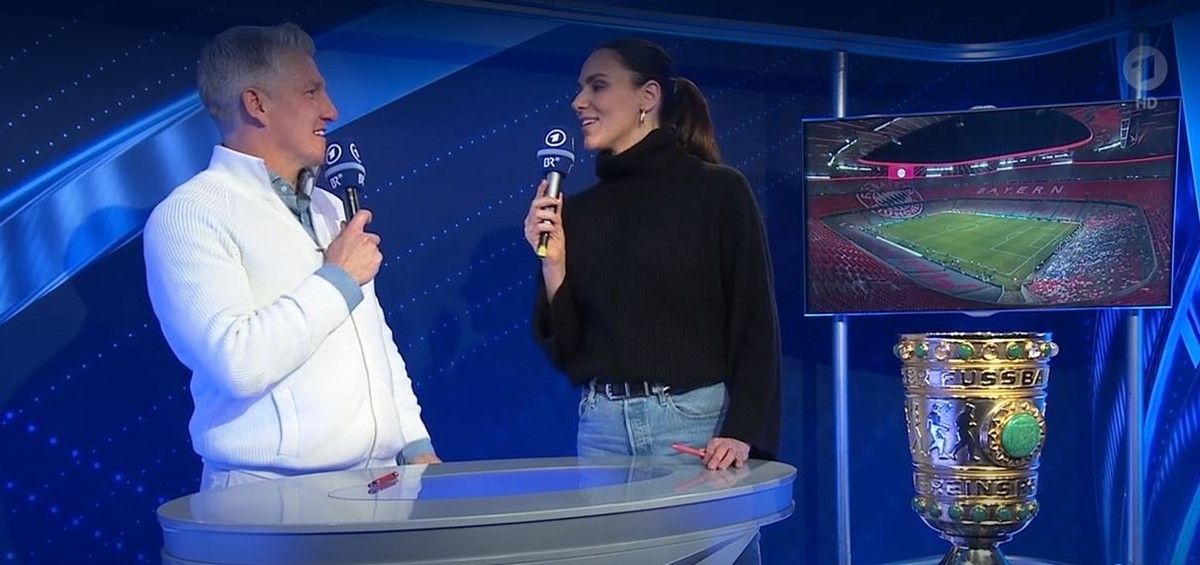 Bastian Schweinsteiger stichelt gegen Esther Sedlaczek.