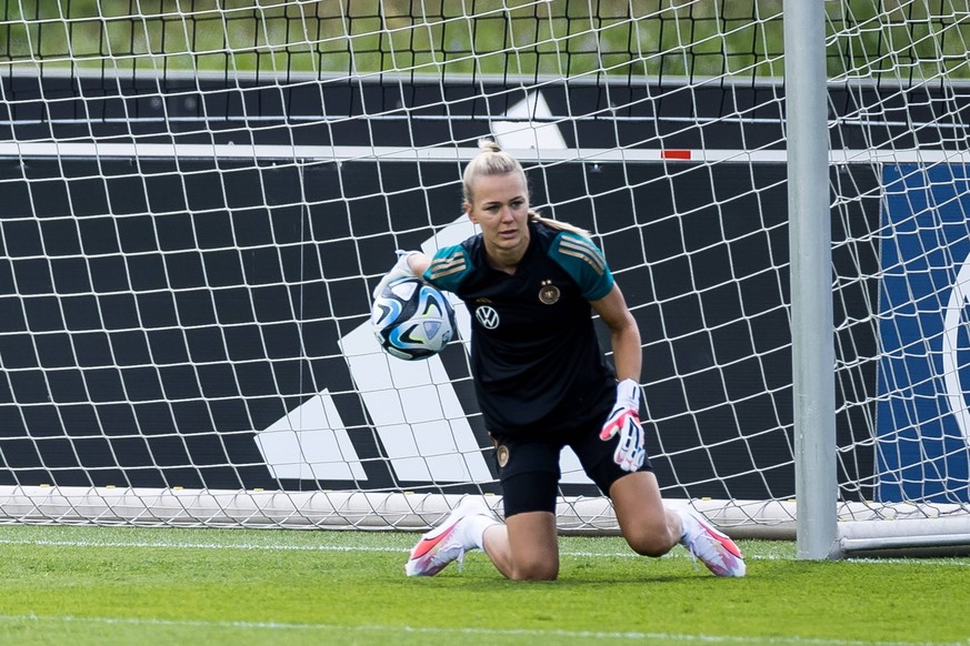 Trainingseinheit DFB Frauen 27.06.2023 Merle Frohms Deutschland, 1 Trainingseinheit DFB Frauen mit adidas Mitarbeitern und Kindergarten, Herzogenaurach, adidas Homeground *** Training session DFB wome ...