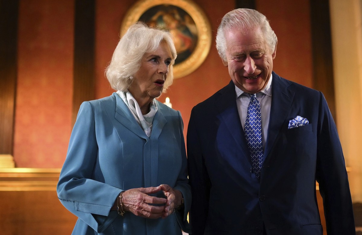 17.05.2023, Großbritannien, London: König Charles III. und Königin Camilla besuchen die St Paul&#039;s Church, auch Actors Church genannt, im Rahmen eines Rundgangs durch Covent Garden im Zentrum Lond ...