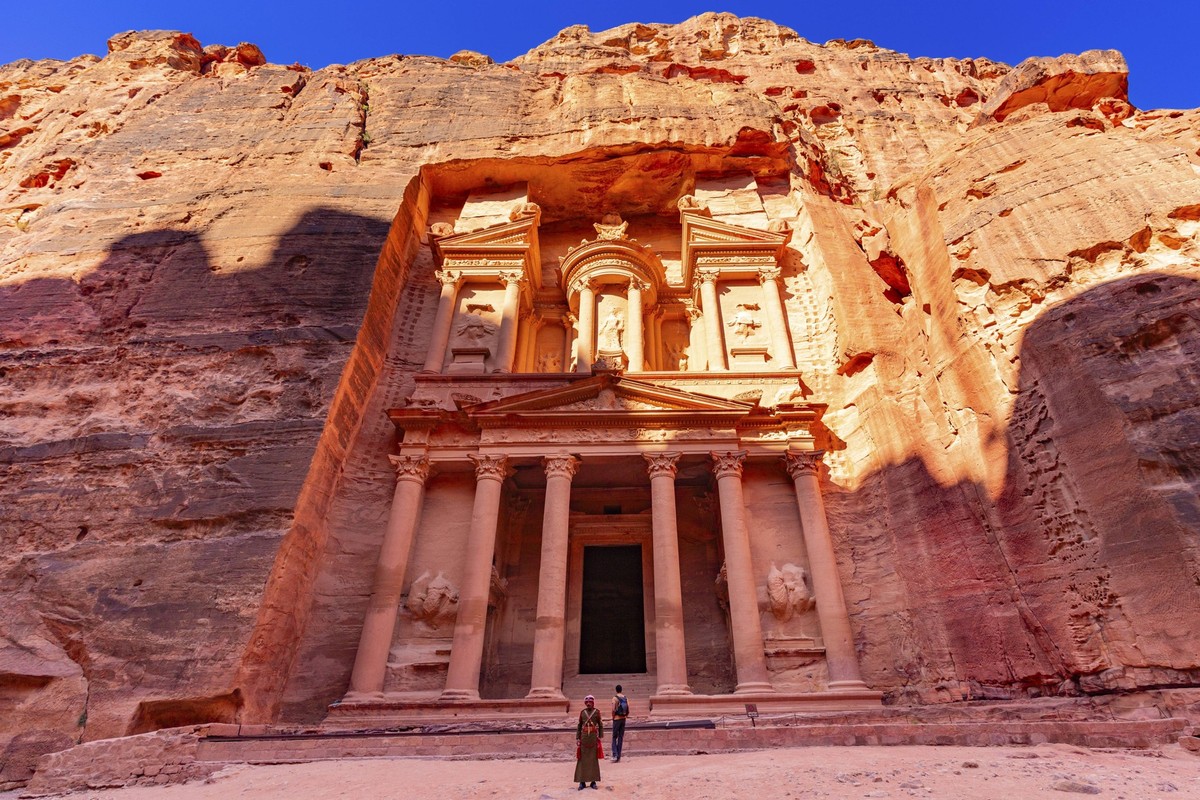Schatzkammer oder Al Khazneh bei Sonnenaufgang, Petra, Jordanien, Asien Treasury or Al-Khazneh at sunrise, Petra, Jordan, Asia Copyright: imageBROKER/GillesxBarbier ibxoyo11056906.jpg Bitte beachten S ...