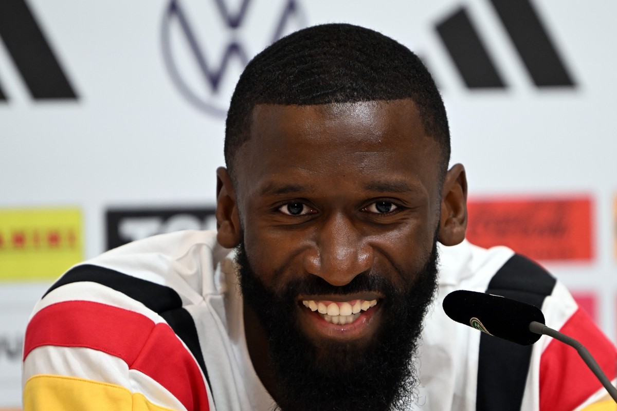 05.06.2024, Bayern, Herzogenaurach: Fußball: Nationalmannschaft, EM-Vorbereitung, Trainingslager, Pressekonferenz, Deutschlands Antonio Rüdiger beantwortet die Fragen von Journalisten. (zu dpa: «Mülle ...