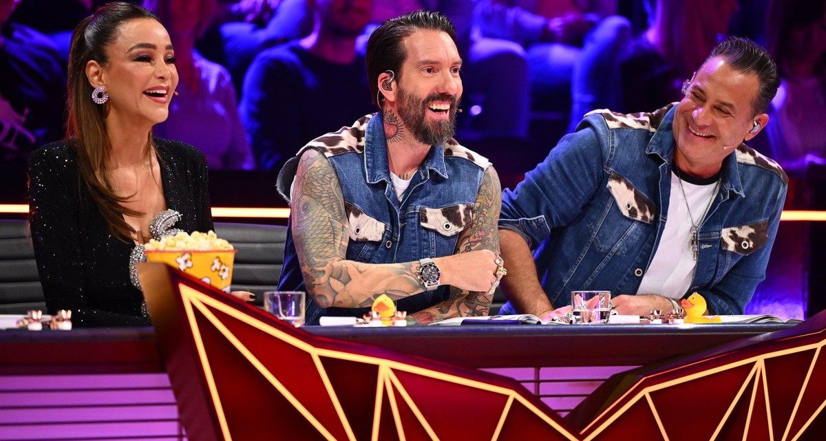 Titel: The Masked Singer;
Staffel: 12;
Folge: 2;
Person: Verona Pooth; Alec Völkel; Sascha Vollmer;
Copyright: Joyn/Willi Weber;
Fotograf: Willi Weber;
Bildredakteur: Nadine Vaders;
Dateiname: 3306865 ...