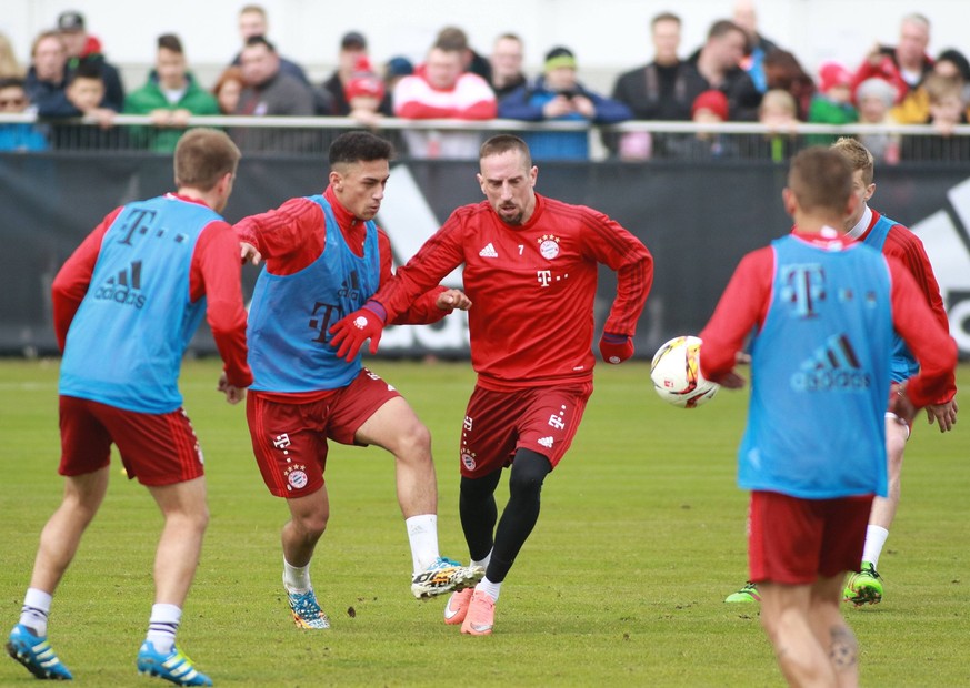 Franck Ribery gegen Yousef Emghames (FCB-A-Junioren) / Fussball / 1.BL / FC Bayern M