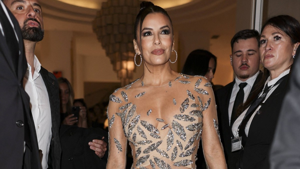 L’abito trasparente di Eva Longoria solleva speculazioni