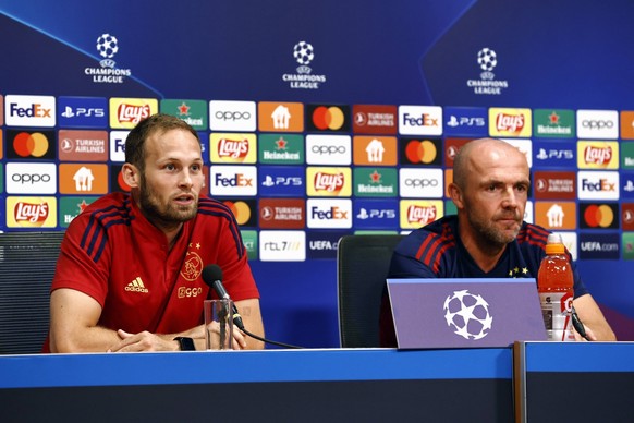 AMSTERDAM - lr Daley Blind of Ajax, Ajax coach Alfred Schreuder during the press conference, PK, Pressekonferenz prior to the Champions League match between Ajax Amsterdam and Rangers FC at the Johan  ...