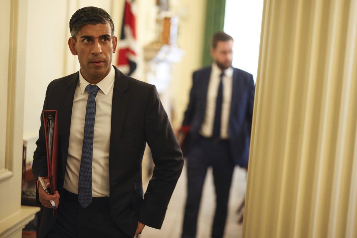 Prime Minister Rishi Sunak holds Small Boats meeting 04/09/2023. London, United Kingdom. Prime Minister Rishi Sunak meets with the Home Secretary Suella Braverman, Secretary of State for Levelling Up, ...
