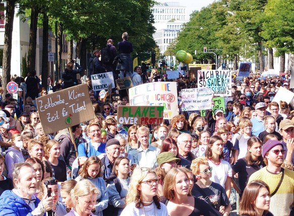 September 23, 2022, Munich, Bavaria, Germany: Joining at least 110 other cities worldwide, thousands assembled at Koenigsplatz in Munich, Germany for the eleventh Global Climate Strike to demand clima ...