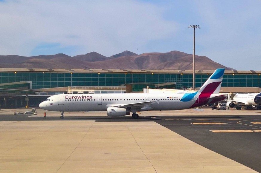 Eurowings Airline am Flughafen auf Fuerteventura, Kanaren, Spanien *** Eurowings Airline at the airport in Fuerteventura, Canary Islands, Spain