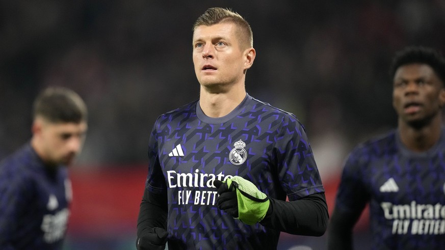 Real Madrid&#039;s Toni Kroos warming up prior the Champions League round of 16 first leg soccer match between RB Leipzig and Real Madrid at the Red Bull arena stadium in Leipzig, Germany, Tuesday, Fe ...