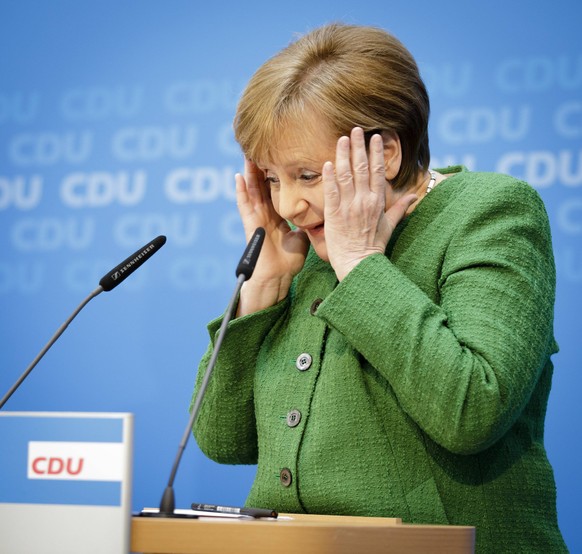 Bundeskanzlerin Angela Merkel, CDU, spricht im Rahmen einer Pressekonferenz. Merkel hat Annegret Kramp-Karrenbauer als kuenftige CDU-Generalsekretaerin vorgeschlagen. 19.02.2018, Berlin. Berlin Deutsc ...