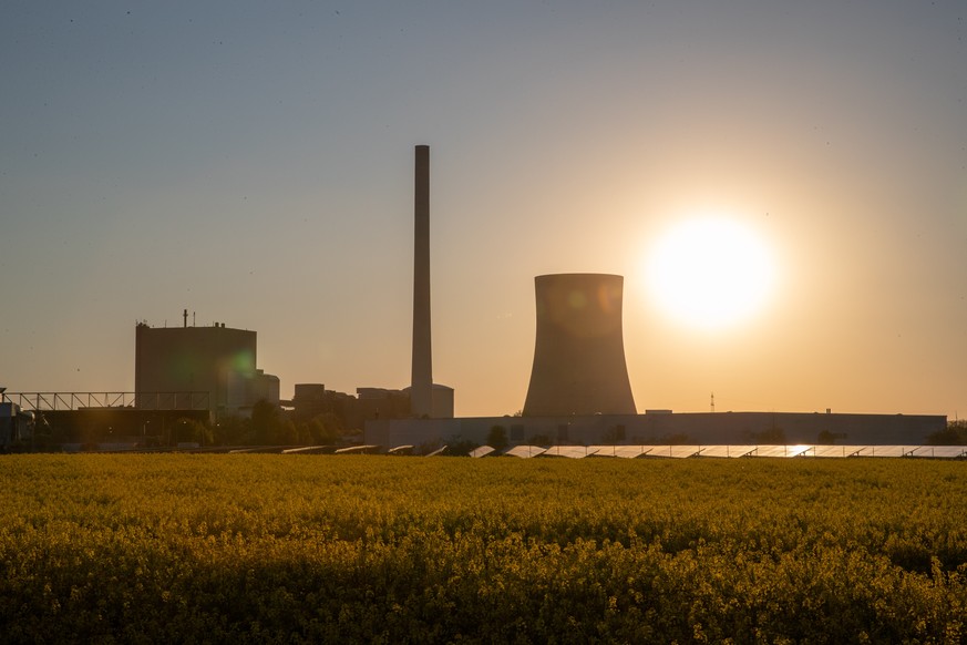 ARCHIV - 22.04.2020, Nordrhein-Westfalen, Petershagen: Blick auf das Steinkohlekraftwerk Heyden. Der Deutsche Gewerkschaftsbund hat die Bundesregierung davor gewarnt, den Kohleausstieg auf dem R