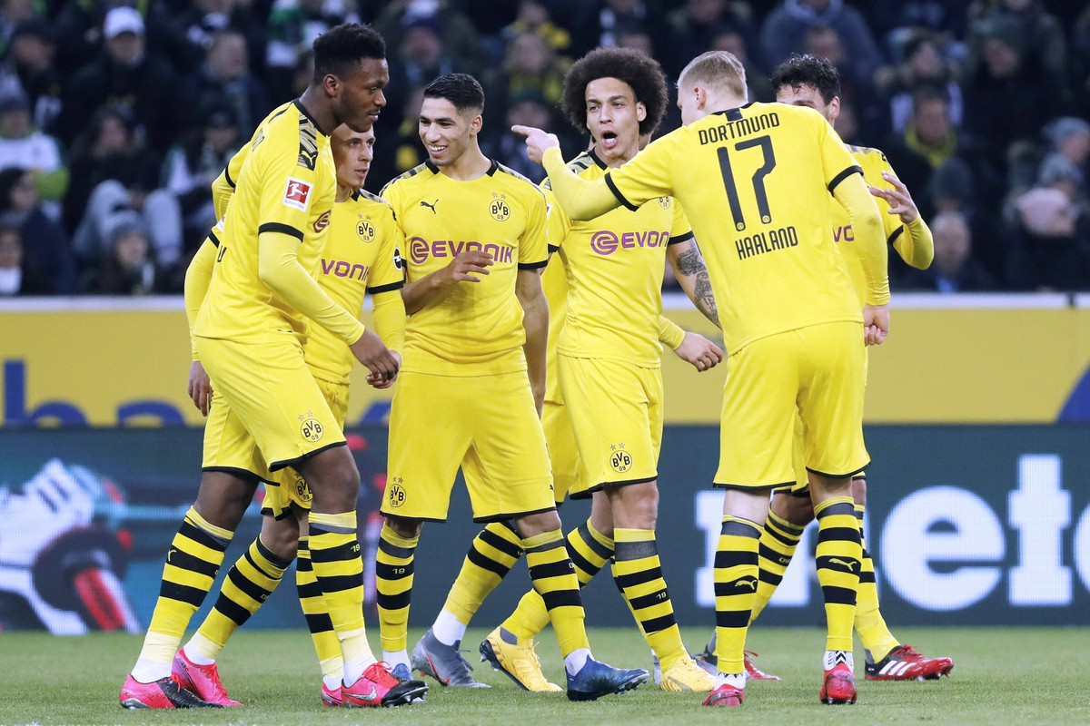 HAZARD Thorgan Borussia Dortmund jubelt nach seinem Tor zum 0 : 1 mit WITSEL Axel, BRANDT, HAALAND, ZAGADU und HAKIMI Mouh DFL Fussball Bundesliga Saison 2019 - 2020 Spiel Borussia Moenchengladbach - ...