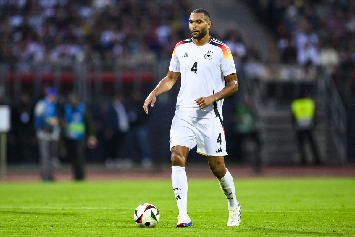 03.06.2024, Bayern, Nürnberg: Fußball: Länderspiele, Deutschland - Ukraine, Max-Morlock-Stadion. Deutschlands Jonathan Tah in Aktion. Gemeinsam mit Jonas Hofmann und einer Hilfsorganisation setzt sich ...