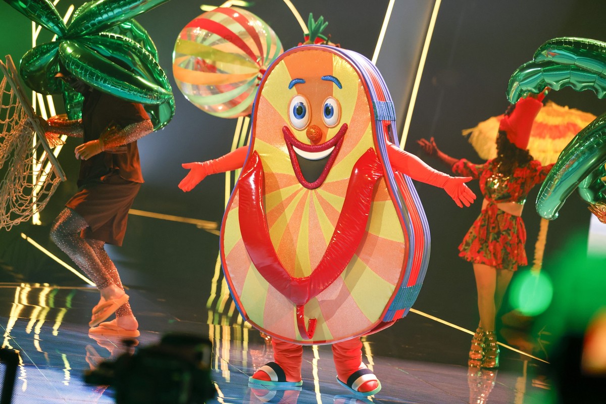 06.04.2024, Nordrhein-Westfalen, Köln: Die Figur &quot;Der Flip Flop&quot; steht in der Prosieben-Show &quot;The Masked Singer&quot; auf der Bühne. (zu dpa: «Hugo Egon Balder wird als große Kartoffel  ...