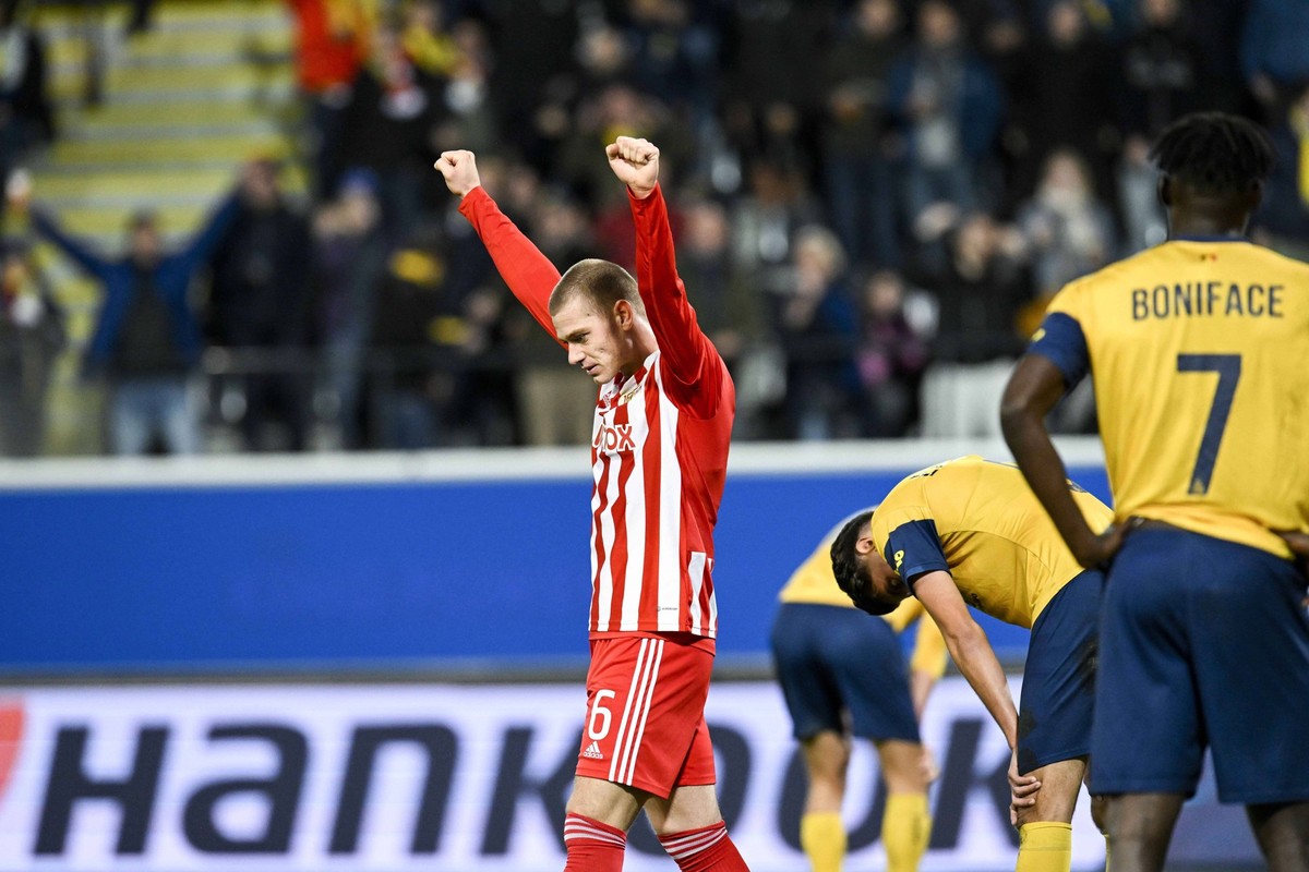 LEUVEN, BELGIUM - NOVEMBER 03 : Ryerson Julian defender of Union Berlin celebrates the victory after a UEFA Europa league match between Union St-Gilloise and Union Berlin at the King Power Stadium at  ...