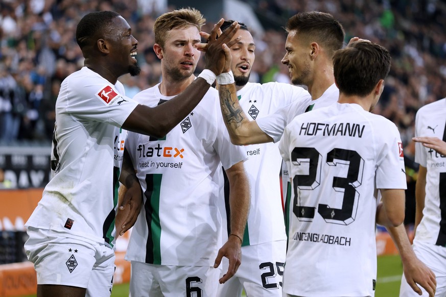 HOFMANN Jonas Team Borussia Moenchengladbach jubelt nach seinem Tor zum 2 : 0 mit THURAM Marcus WEIGL Julian und KRAMER Christoph DFL Bundesliga Saison 2022 - 2023 Spiel Borussia Moenchengladbach - RB ...