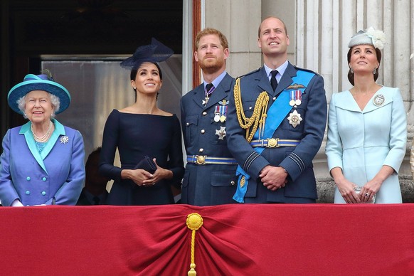Queen Elizabeth II, Prinz Harry, Duke of Sussex und seine Ehefrau Meghan, Duchess of Sussex und Prinz William, Duke of Cambridge und seine Ehefrau Catherine, Duchess of Cambridge bei der Feier zum 100 ...