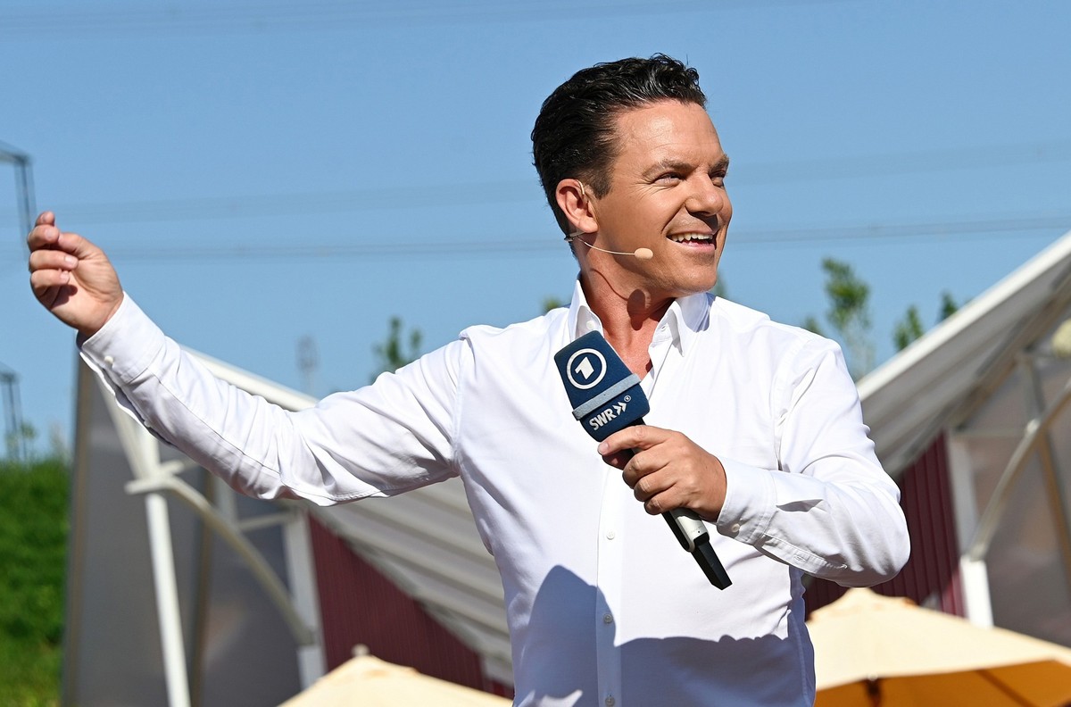 ARD/SWR IMMER WIEDER SONNTAGS, "Moderation: Stefan Mross", am Sonntag (06.08.23) um 10:03 Uhr im ERSTEN.
Freut sich auf viele illustre Stars und Sternchen aus der Schlagerwelt: Moderator Ste ...
