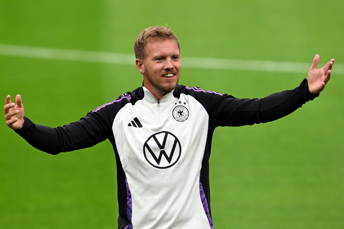 ARCHIV - 09.09.2024, Niederlande, Amsterdam: Fußball, Nationalmannschaft, Nations League, Abschlusstraining vor dem Spiel in den Niederlanden, Deutschlands Bundestrainer Julian Nagelsmann in Aktion wä ...