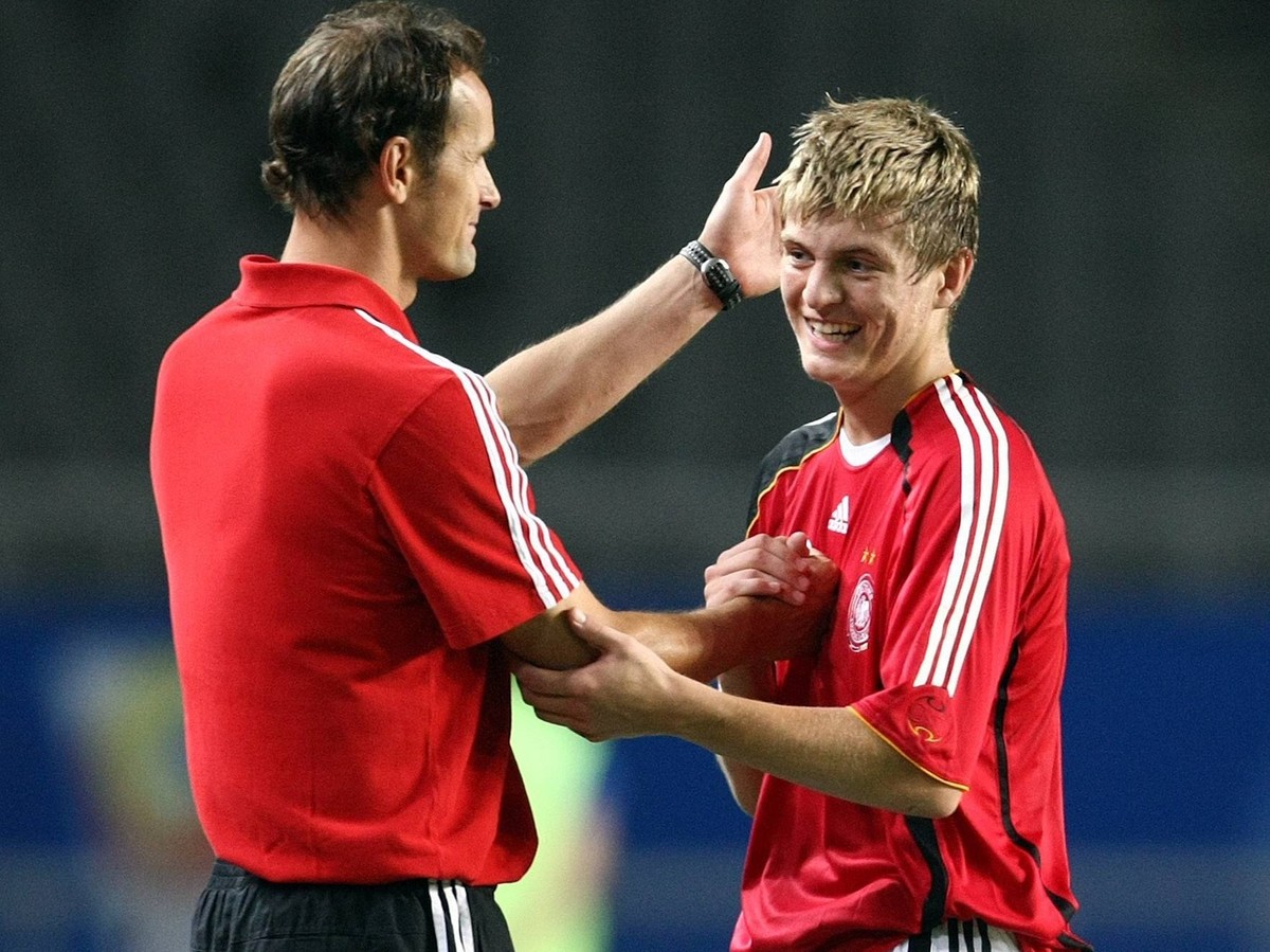 Toni Kroos re. und Bundestrainer Heiko Herrlich beide Deutschland U17 - Schlu