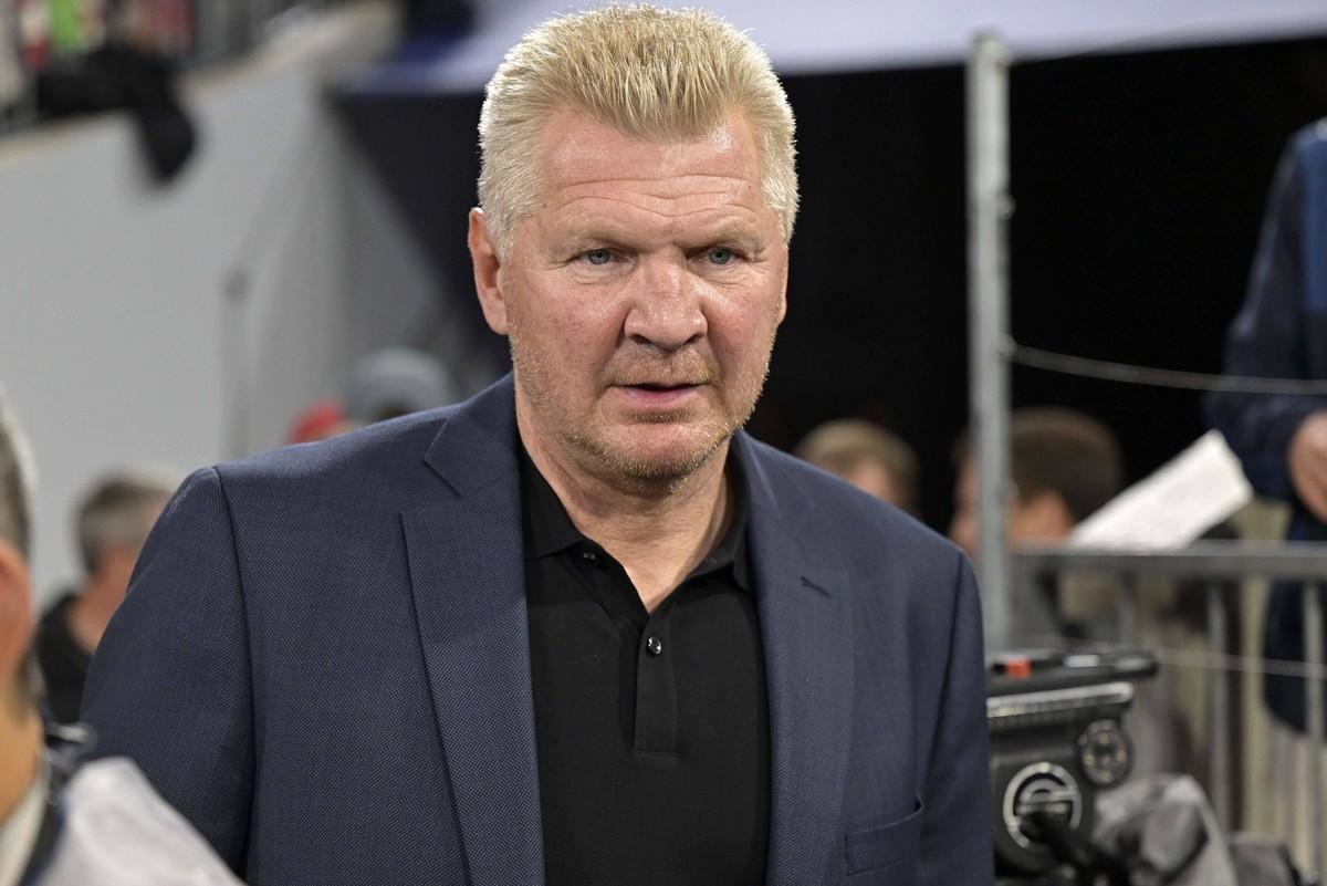 16.10.2022, Fussball 1. Bundesliga 2022/2023, 10.Spieltag, FC Bayern München - SC Freiburg, in der Allianz-Arena München. Stefan Effenberg ***DFL and DFB regulations prohibit any use of photographs as ...