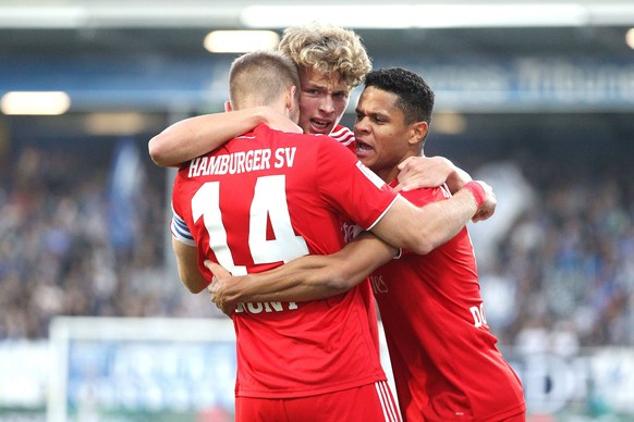 05.10.2018, xtvx, Fussball 2.Bundesliga, SV Darmstadt 98 - Hamburger SV emspor, emonline, deloka, v.l. Goal scored, Tor zum 0:1 Aaron Hunt (Hamburger SV) Torjubel, Goal celebration, celebrate the goal ...