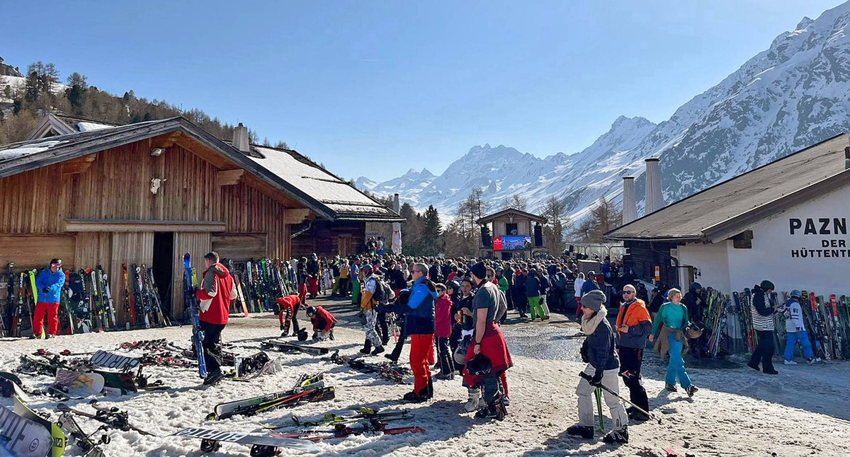 29.03.2022, Skigebiet Ischgl im Paznaun, Osterreich. Zahlreiche Skiurlauber auf den Skipisten. 29.3.2022, Skigebiet Ischgl im Jahre Zwei nach Corona 29.3.2022, Skigebiet Ischgl im Jahre Zwei nach Coro ...