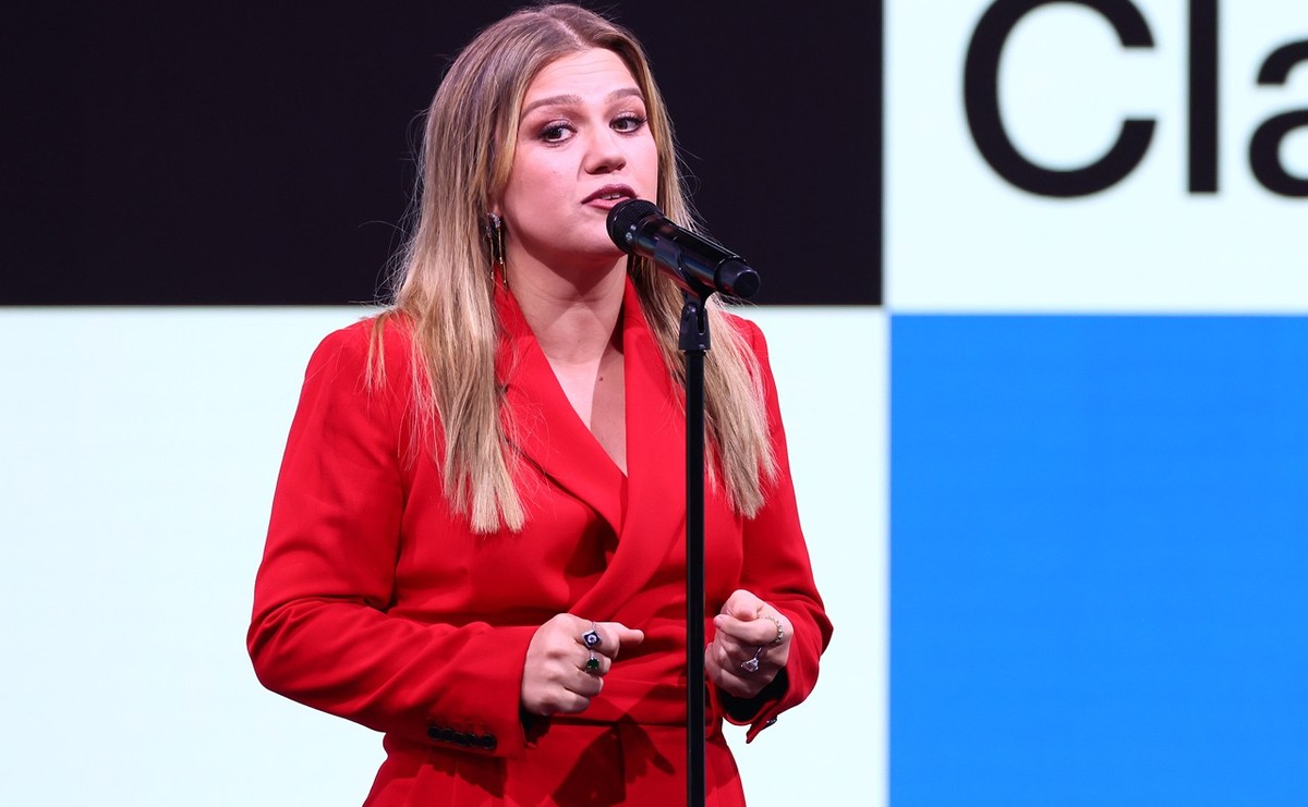 NEW YORK, NEW YORK - NOVEMBER 08: Kelly Clarkson performs onstage during the SiriusXM Next Generation: Industry &amp; Press Preview at The Tisch Skylights at The Shed on November 08, 2023 in New York  ...