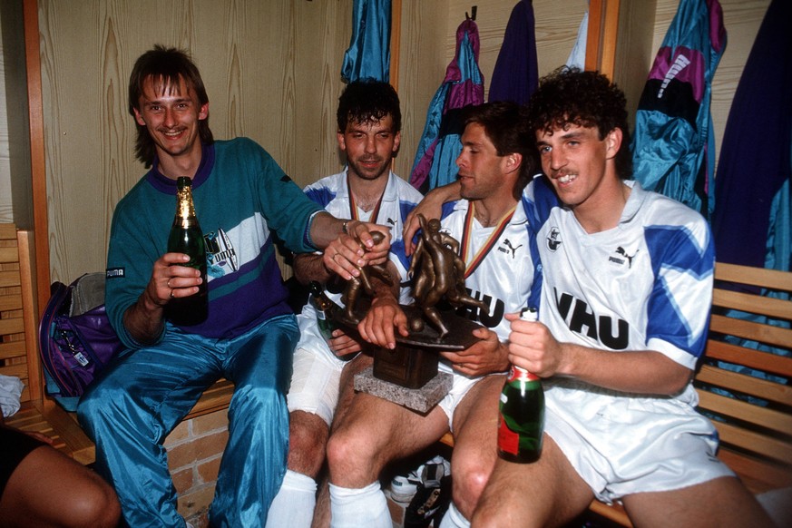 1991: Hansa-Rostock-Profis feiern den Erfolg im NOFV-Pokal